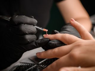 Gel UV 3 în 1 vs. gel clasic: diferențe, avantaje și când să le folosești